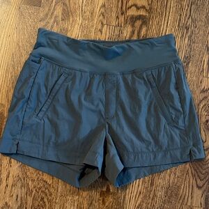 Athleta Trekkie North Short size 4